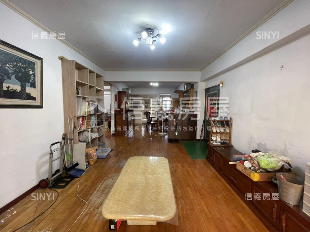 邊間三面採光四房華廈房屋室內格局與周邊環境