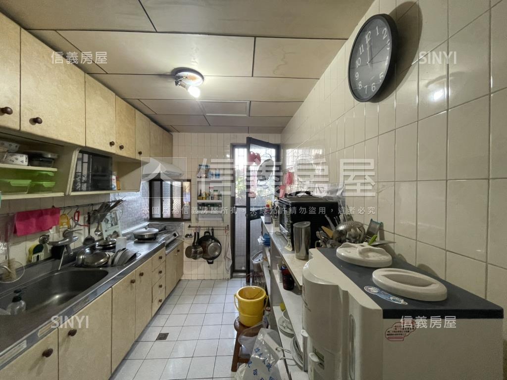 邊間三面採光四房華廈房屋室內格局與周邊環境