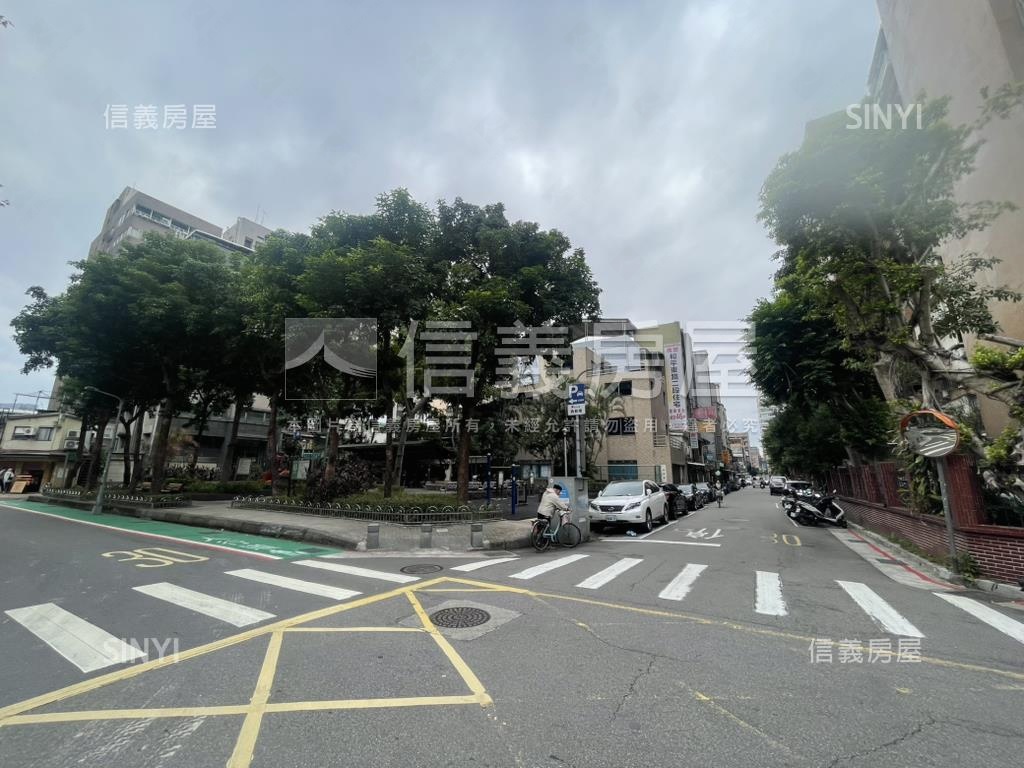 邊間三面採光四房華廈房屋室內格局與周邊環境