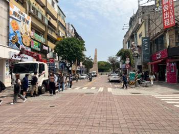 逢甲大學門口黃金透店