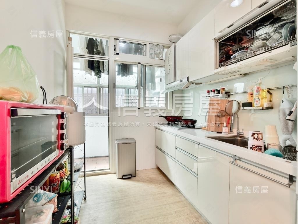 新莊街美３房附車位房屋室內格局與周邊環境