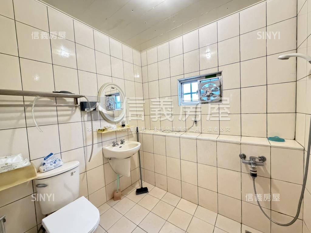 大觀園電梯三房頂樓大空間房屋室內格局與周邊環境