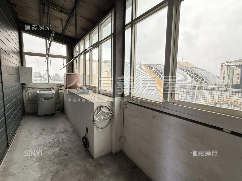 大觀園電梯三房頂樓大空間房屋室內格局與周邊環境