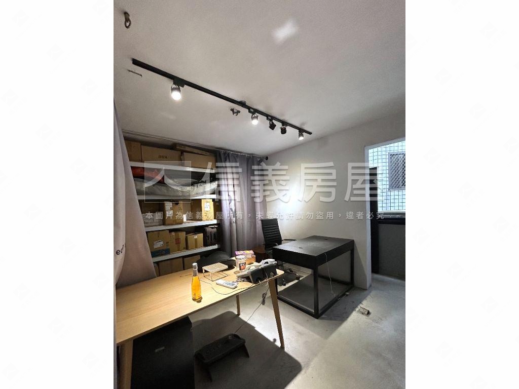 大聖街大面寬雙店面房屋室內格局與周邊環境