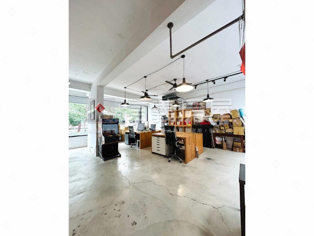 大聖街大面寬雙店面房屋室內格局與周邊環境