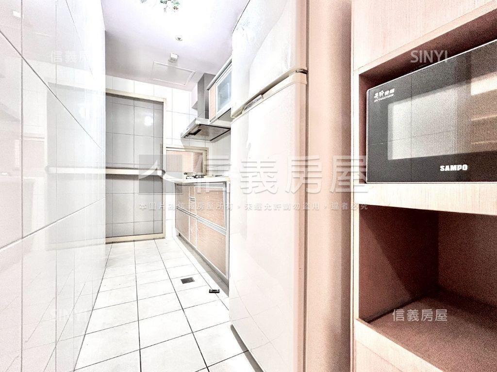 上城近捷運裝潢美宅房屋室內格局與周邊環境