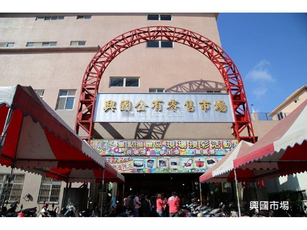 百老匯高樓兩房車位房屋室內格局與周邊環境