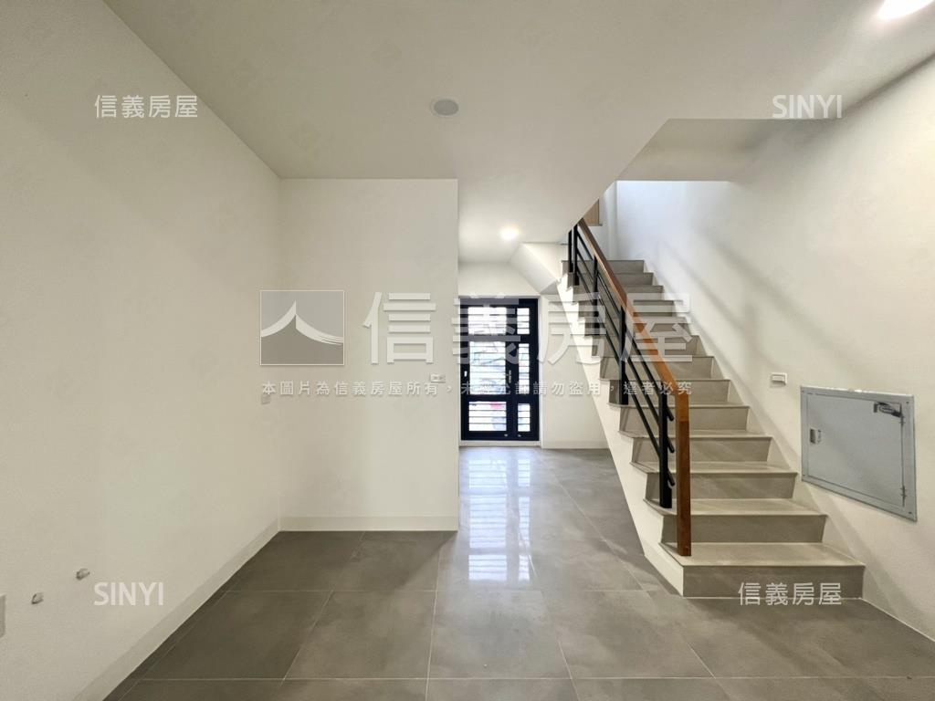 東區角窗整新優質店面房屋室內格局與周邊環境