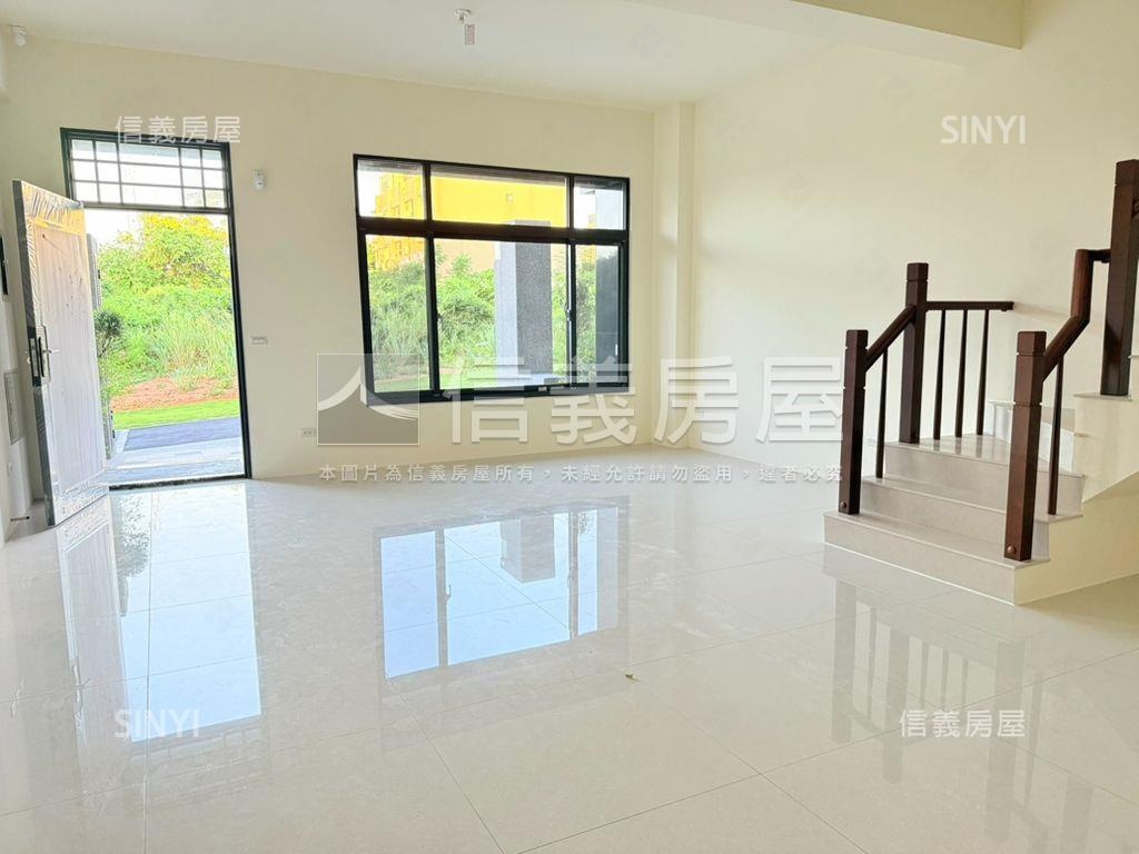 全新別墅前院停車房屋室內格局與周邊環境