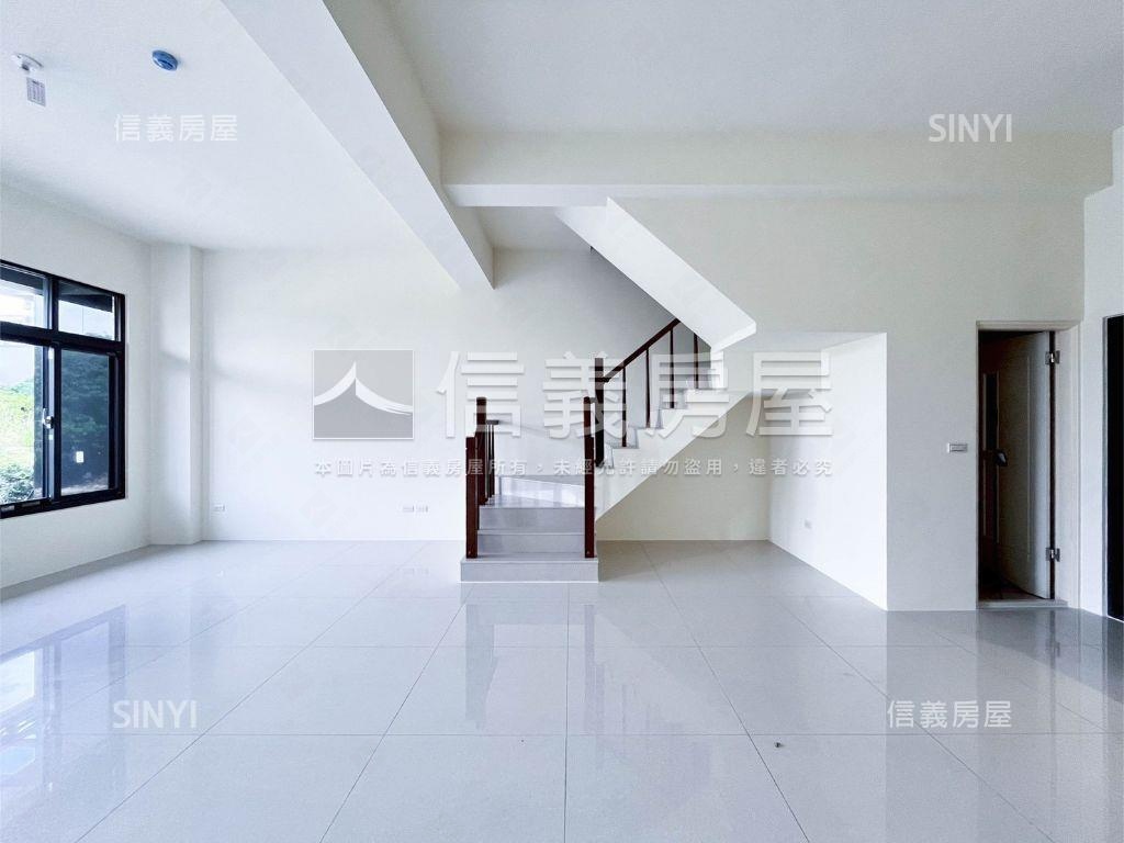 全新別墅前院停車房屋室內格局與周邊環境