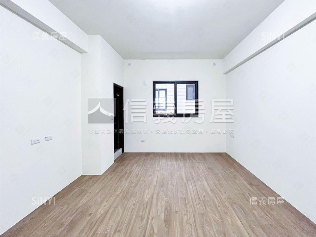 全新別墅前院停車房屋室內格局與周邊環境