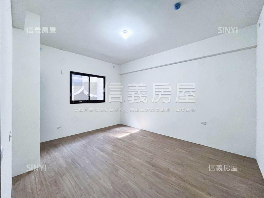 全新別墅前院停車房屋室內格局與周邊環境