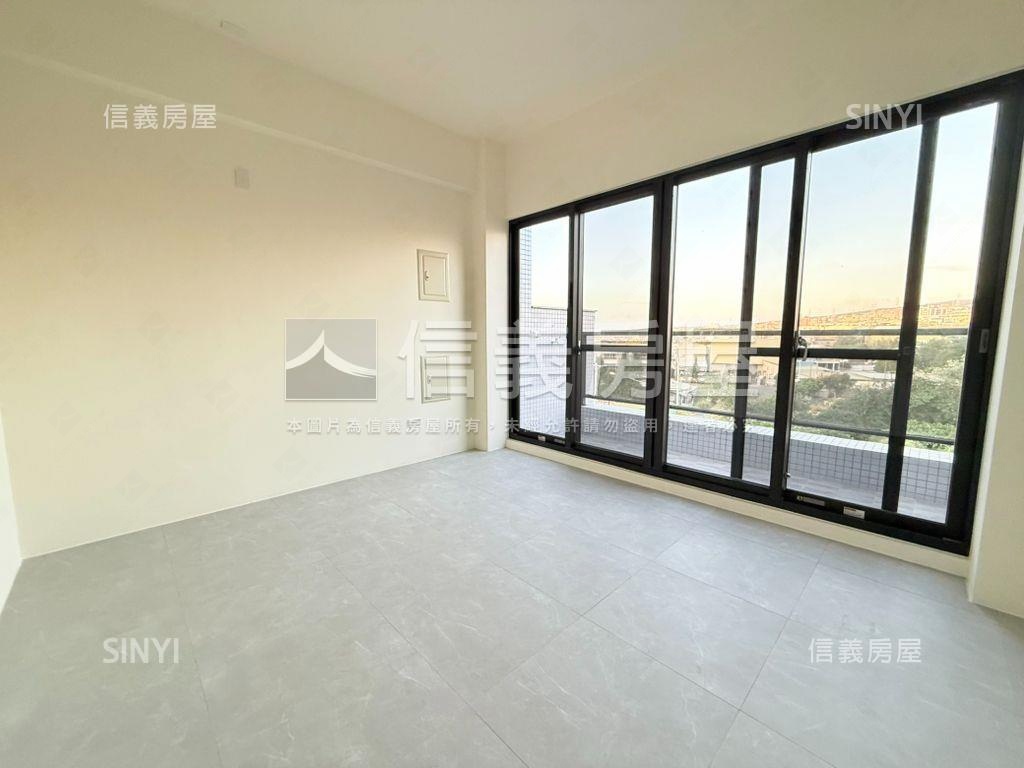 全新別墅前院停車房屋室內格局與周邊環境