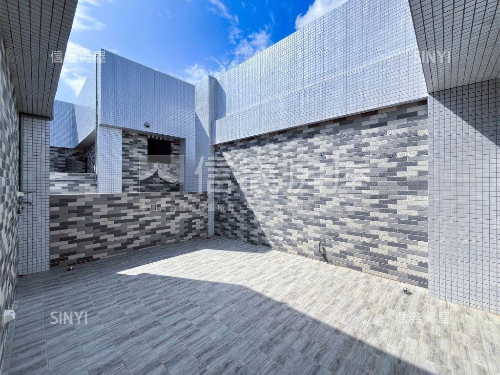 全新別墅前院停車房屋室內格局與周邊環境