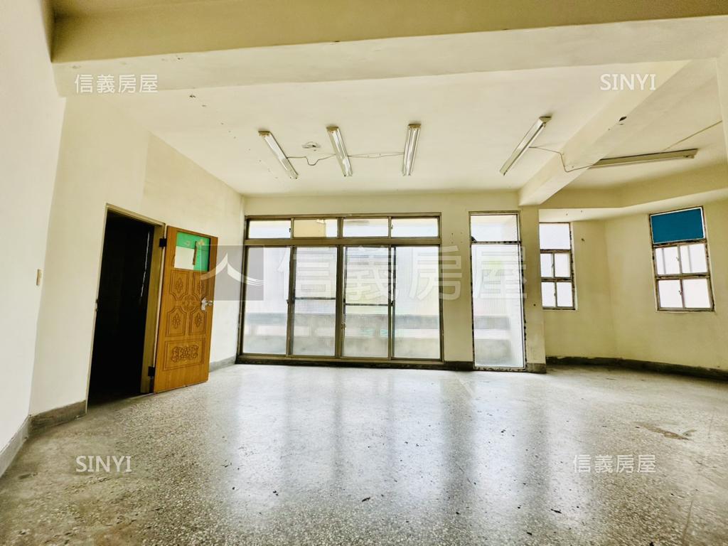 專任｜大面寬｜角間透店房屋室內格局與周邊環境