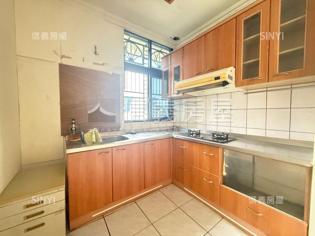 捷運Ｙ３站首購溫馨華廈宅房屋室內格局與周邊環境