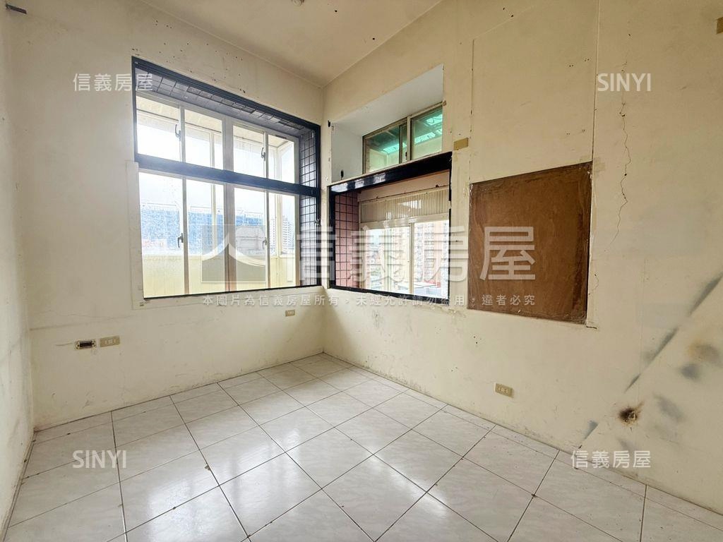 捷運Ｙ３站首購溫馨華廈宅房屋室內格局與周邊環境