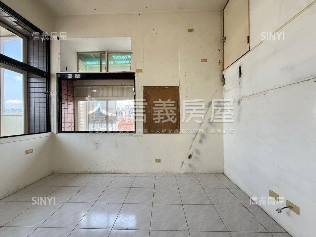 捷運Ｙ３站首購溫馨華廈宅房屋室內格局與周邊環境