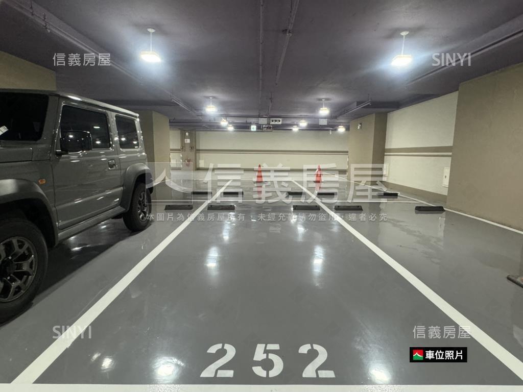 愛河左岸高樓景觀３房平車房屋室內格局與周邊環境
