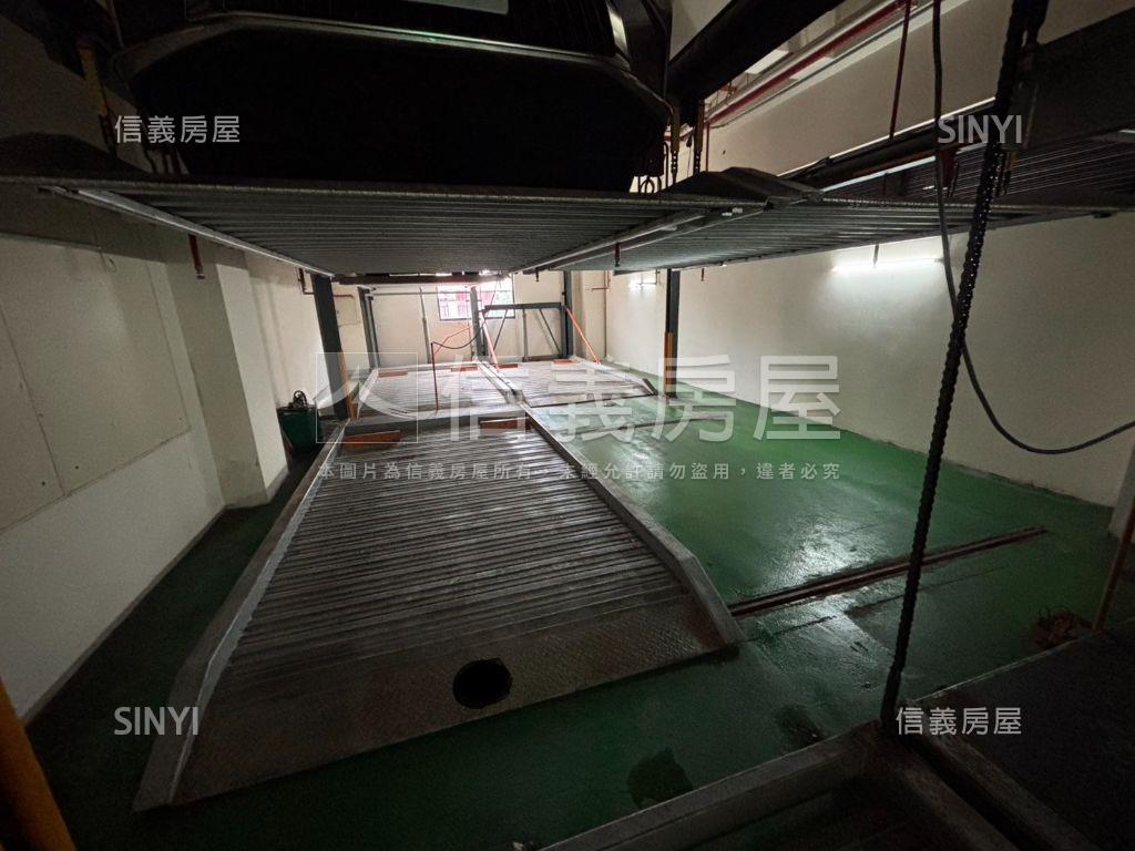 別有洞天α峰岳挑高有車位房屋室內格局與周邊環境