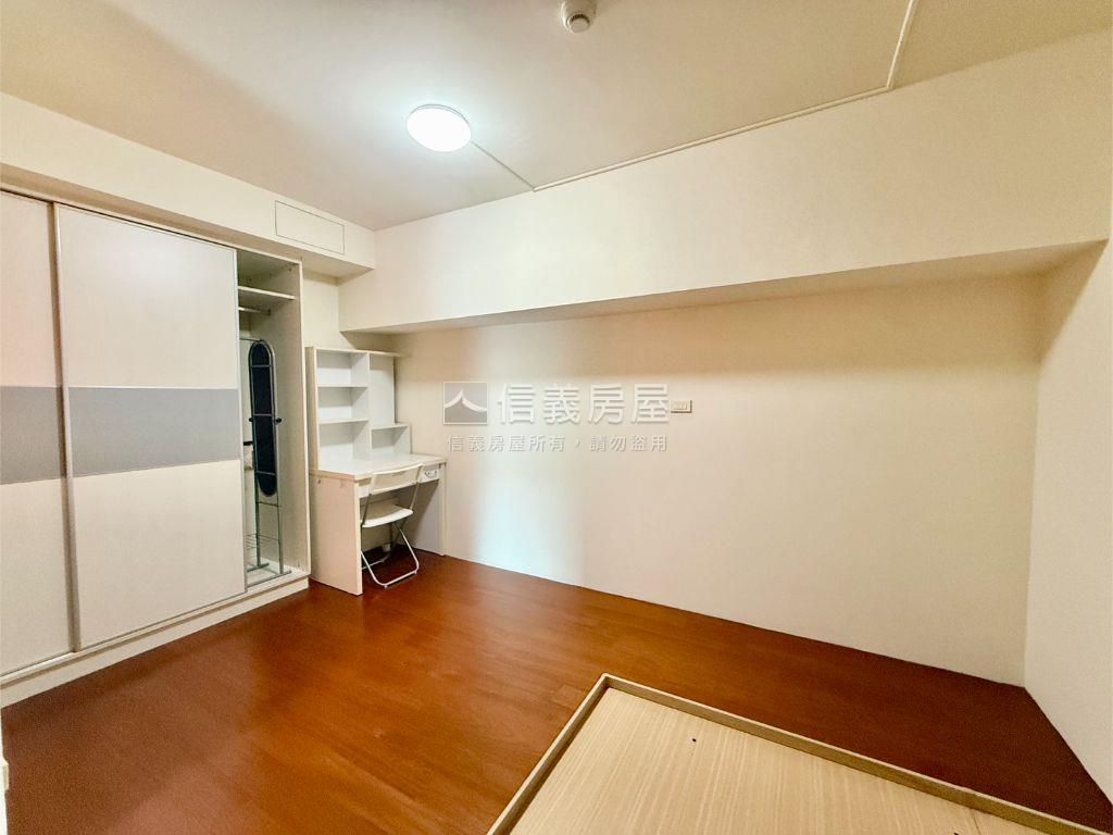 高鐵區｜德翼Ｂ２平面車位房屋室內格局與周邊環境