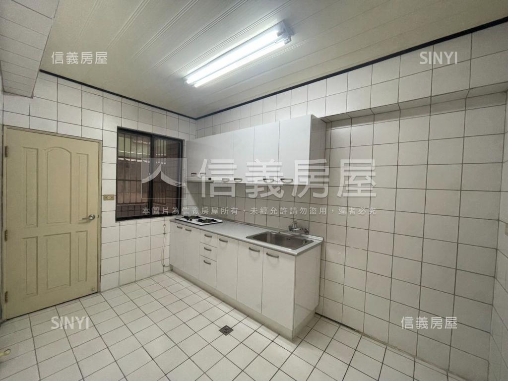 文七大空間華廈美屋加車位房屋室內格局與周邊環境