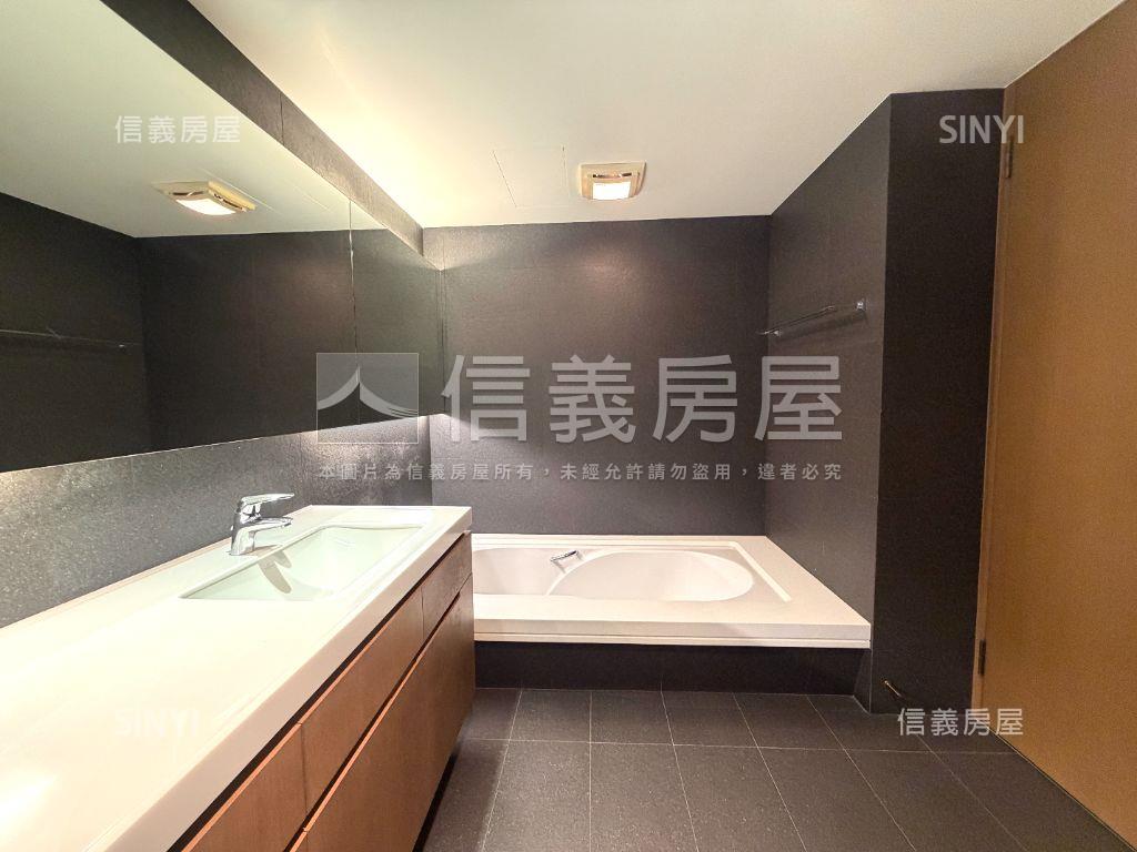 專任龍寶心臻邸５Ｂ房屋室內格局與周邊環境