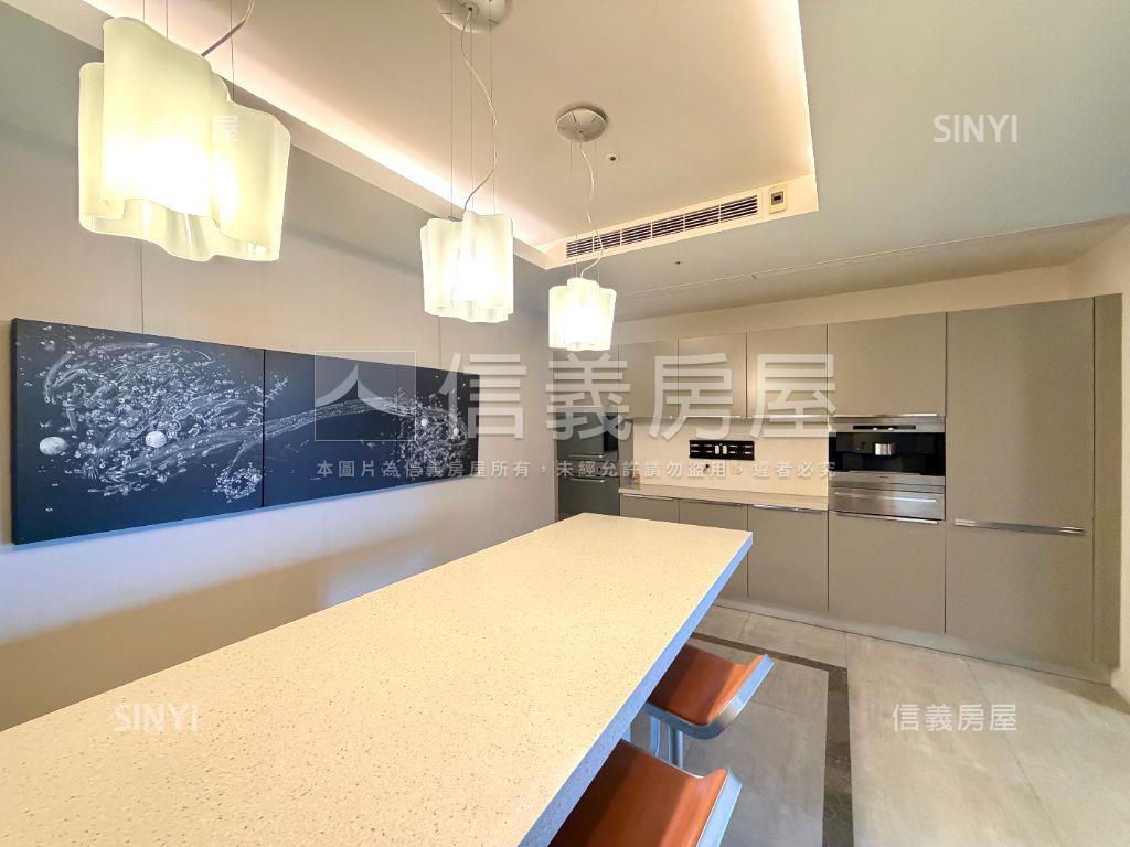 專任龍寶心臻邸５Ｂ房屋室內格局與周邊環境