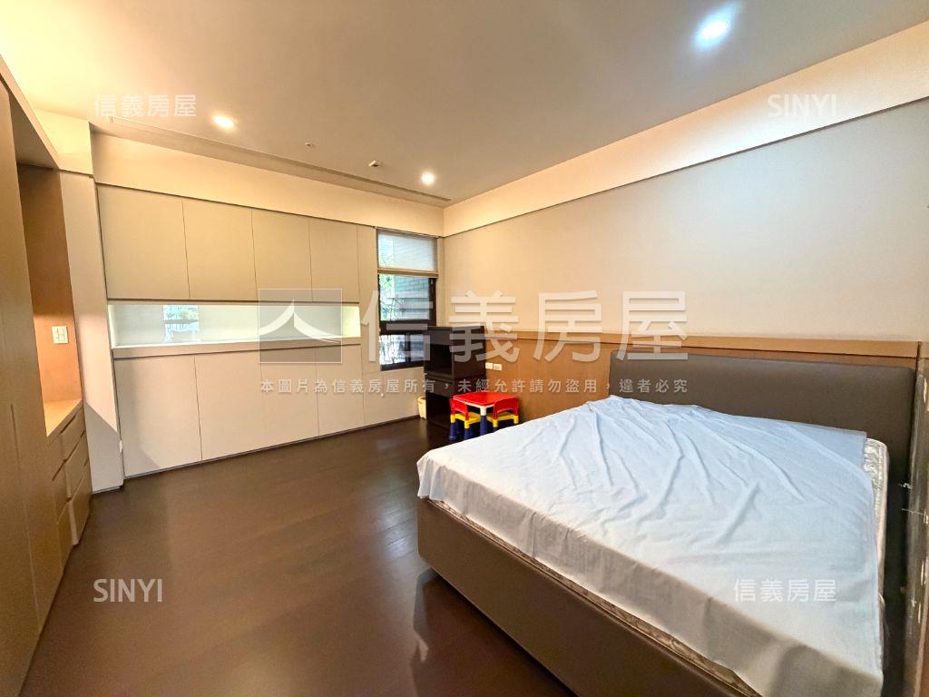 專任龍寶心臻邸５Ｂ房屋室內格局與周邊環境