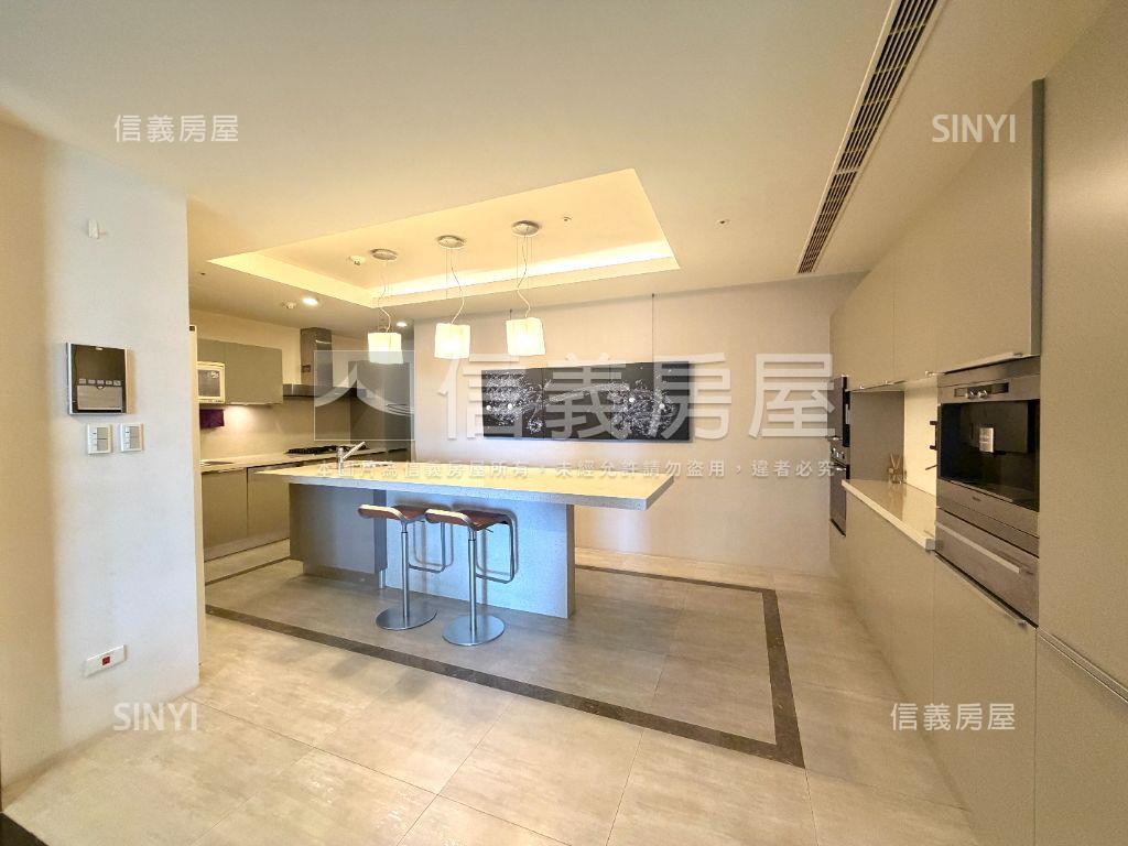 專任龍寶心臻邸５Ｂ房屋室內格局與周邊環境