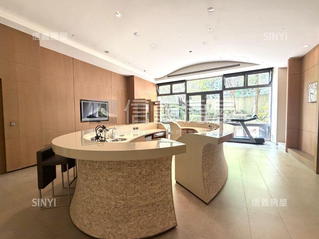 專任龍寶心臻邸５Ｂ房屋室內格局與周邊環境