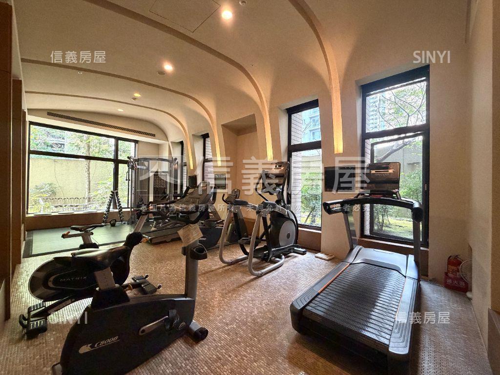 專任龍寶心臻邸５Ｂ房屋室內格局與周邊環境