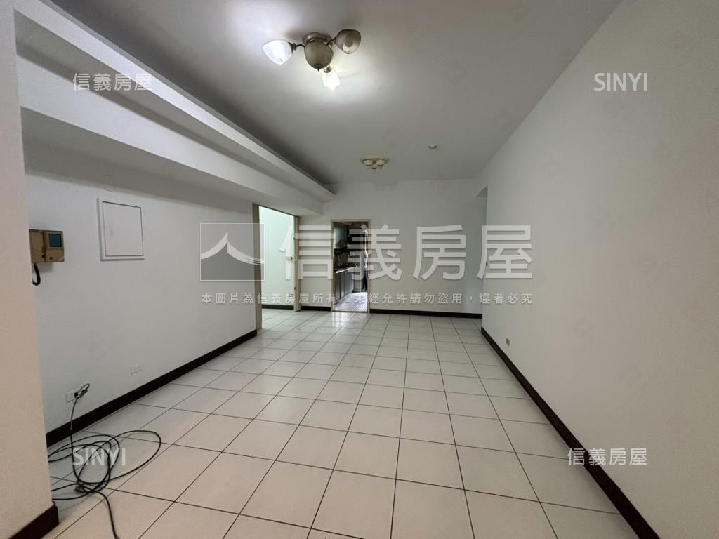 撲滿大露台稀有美屋房屋室內格局與周邊環境