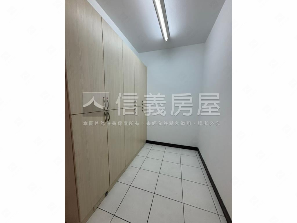 撲滿大露台稀有美屋房屋室內格局與周邊環境