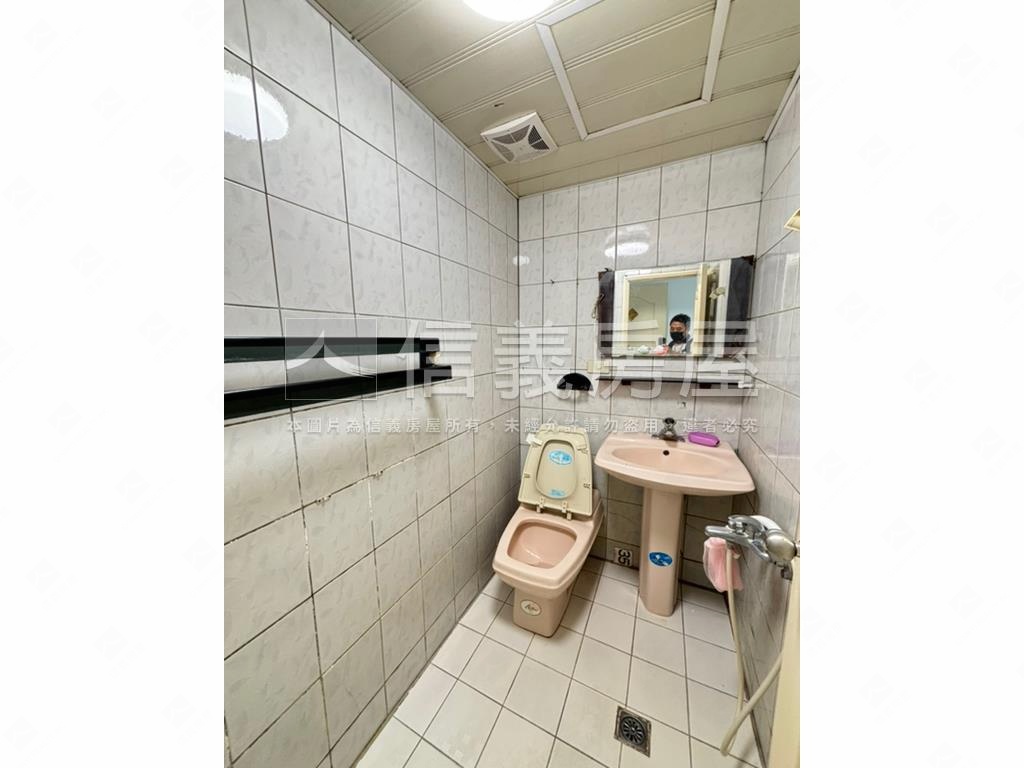 撲滿大露台稀有美屋房屋室內格局與周邊環境
