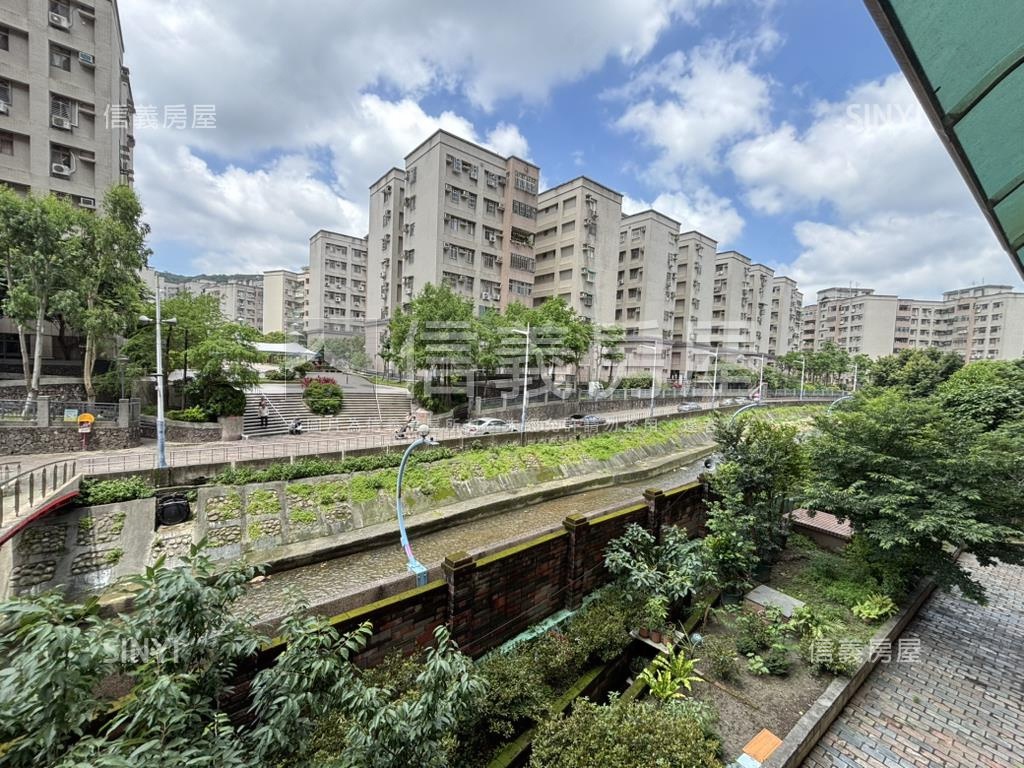 撲滿大露台稀有美屋房屋室內格局與周邊環境
