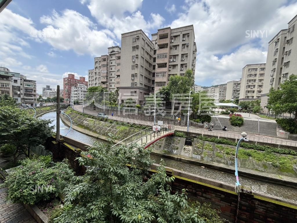 撲滿大露台稀有美屋房屋室內格局與周邊環境