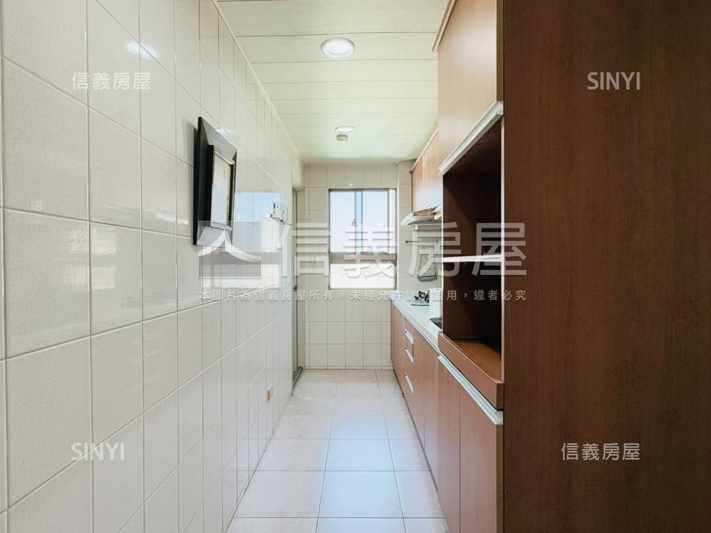 東區三面採光四房平車房屋室內格局與周邊環境