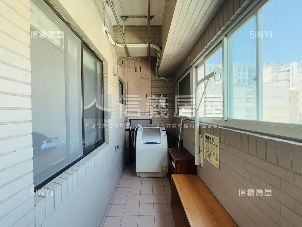 東區三面採光四房平車房屋室內格局與周邊環境