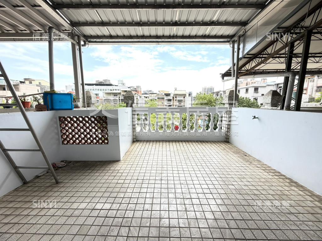 朝南面公園大地坪美透天房屋室內格局與周邊環境