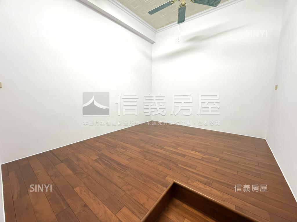 朝南面公園大地坪美透天房屋室內格局與周邊環境