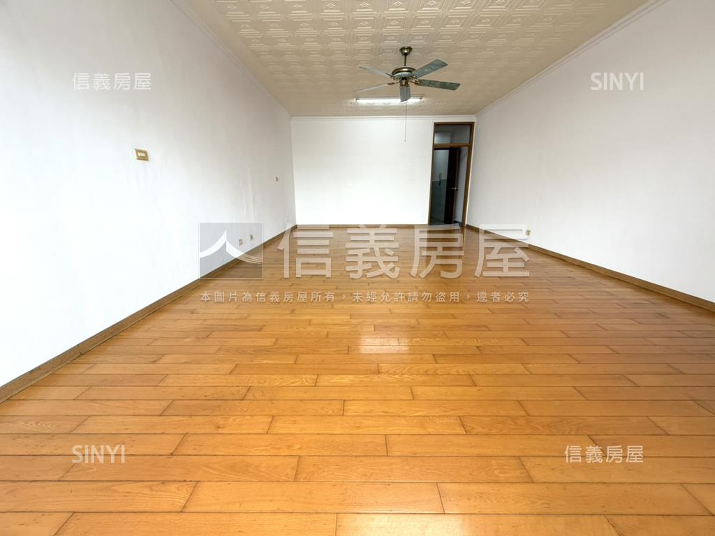 朝南面公園大地坪美透天房屋室內格局與周邊環境