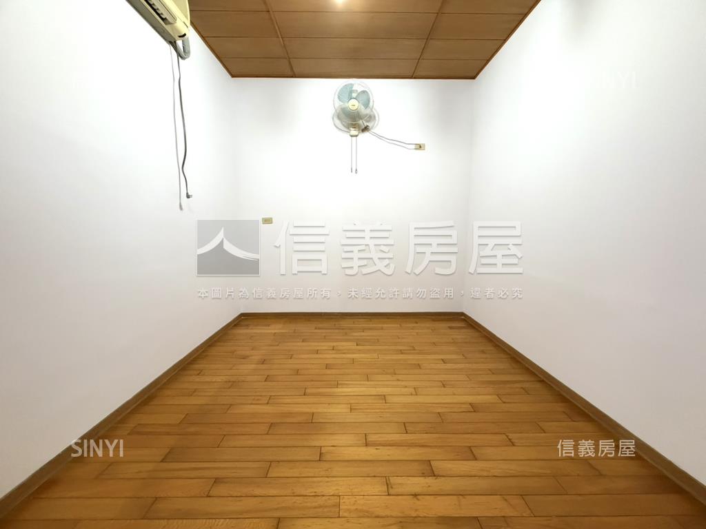 朝南面公園大地坪美透天房屋室內格局與周邊環境