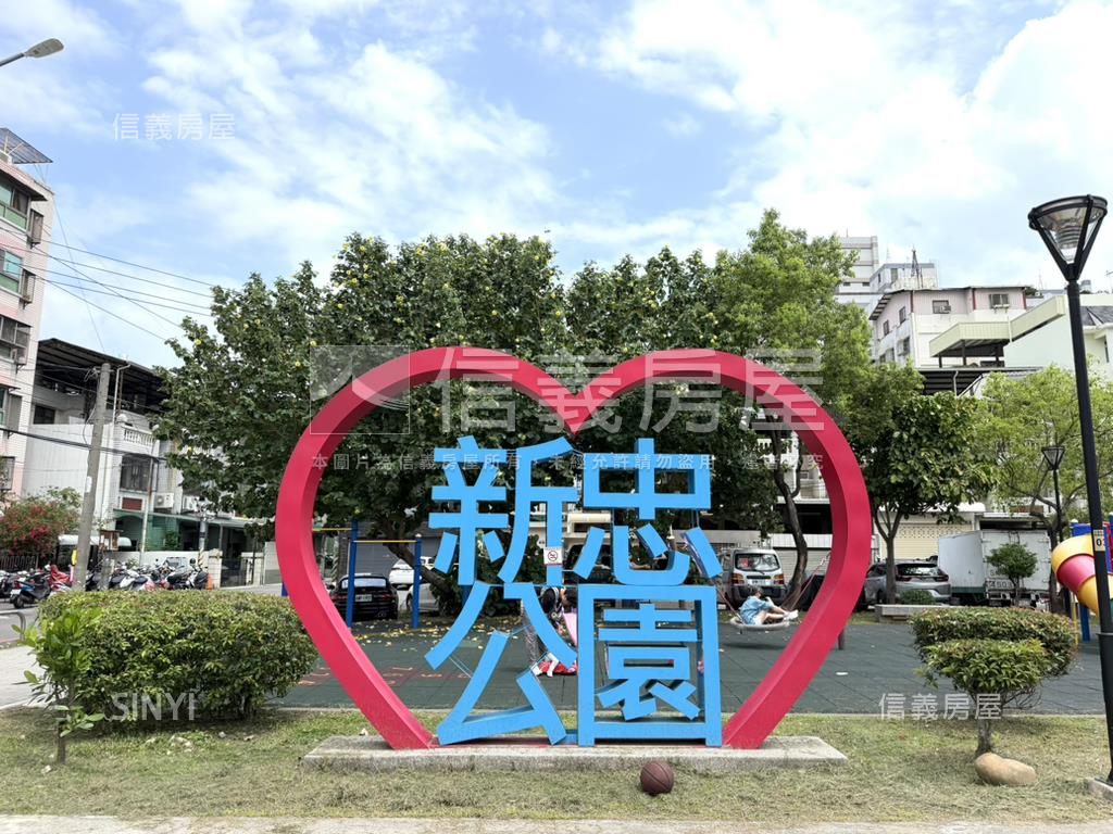 朝南面公園大地坪美透天房屋室內格局與周邊環境