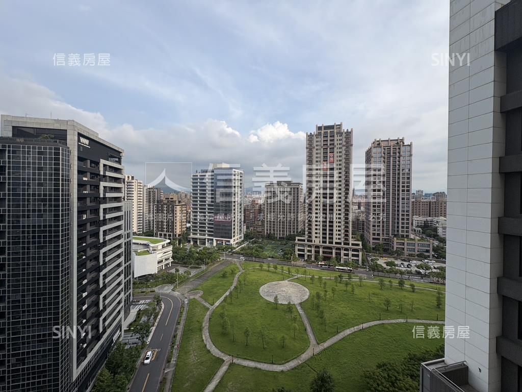 副都心景觀中央星鑽讚讚房屋室內格局與周邊環境