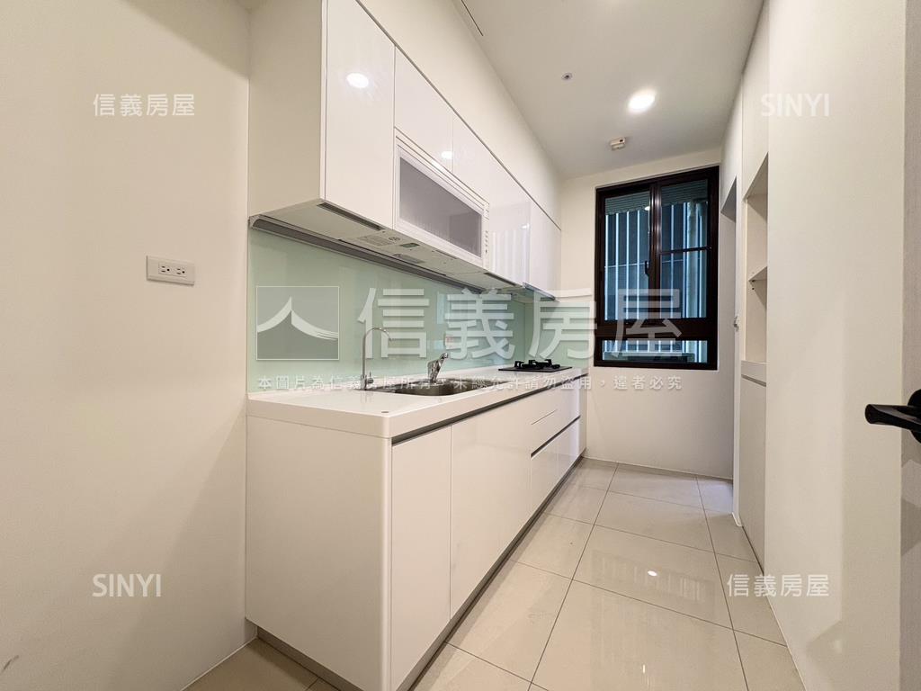 副都心景觀中央星鑽讚讚房屋室內格局與周邊環境