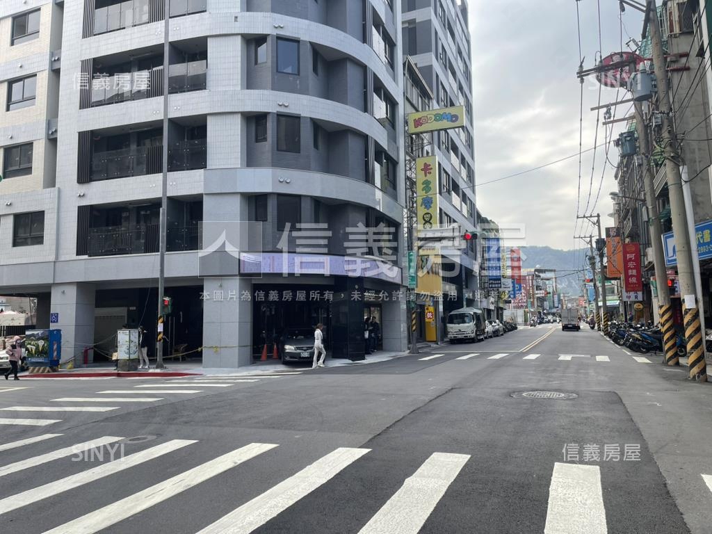 公園大院稀有店面房屋室內格局與周邊環境