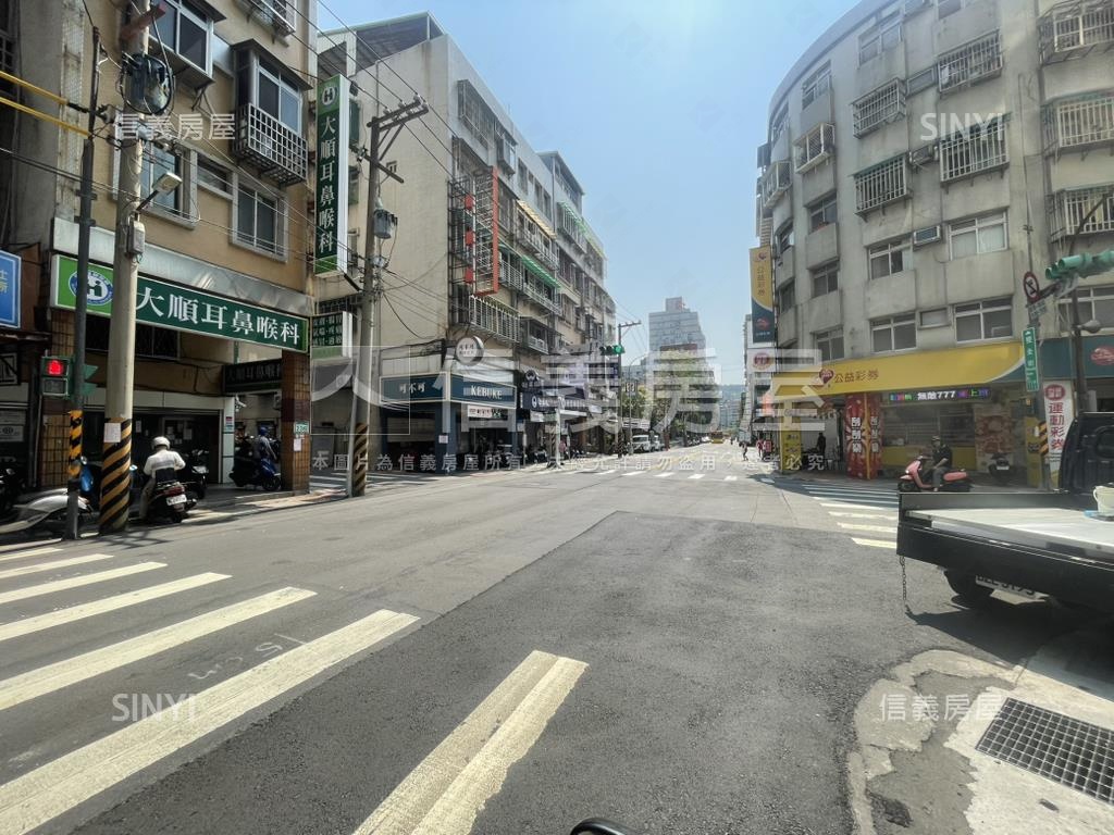 公園大院稀有店面房屋室內格局與周邊環境