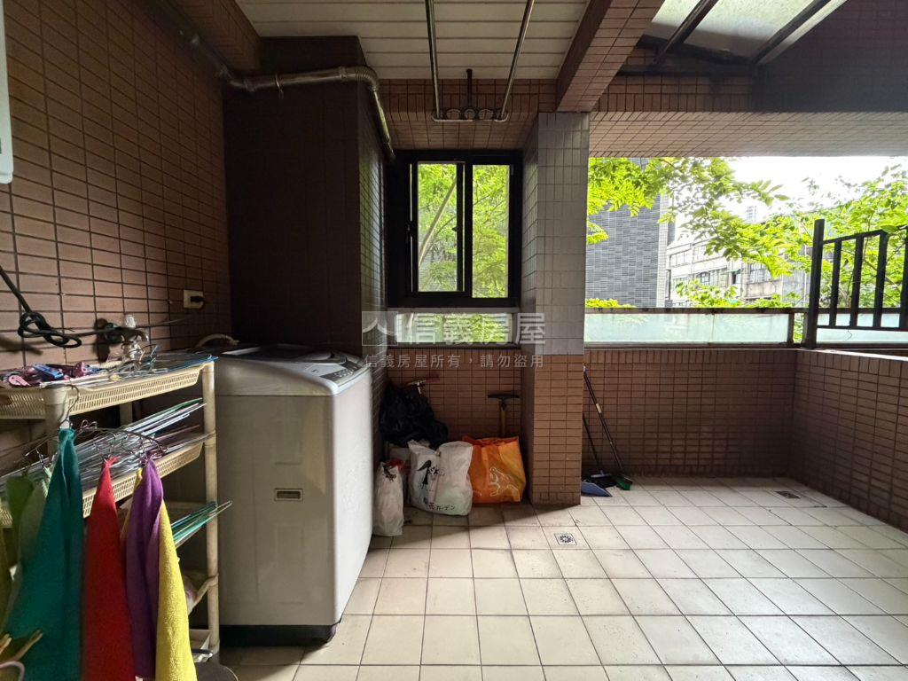 森泉灣露臺三房車位房屋室內格局與周邊環境