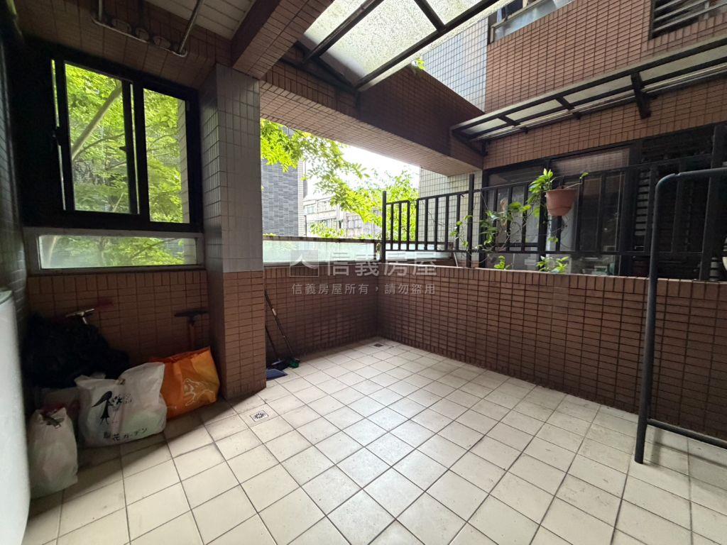 森泉灣露臺三房車位房屋室內格局與周邊環境
